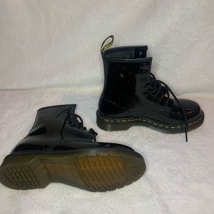Dr. Martens Black Patent Lamper Leather Lace Up Boots - Women’s US 7